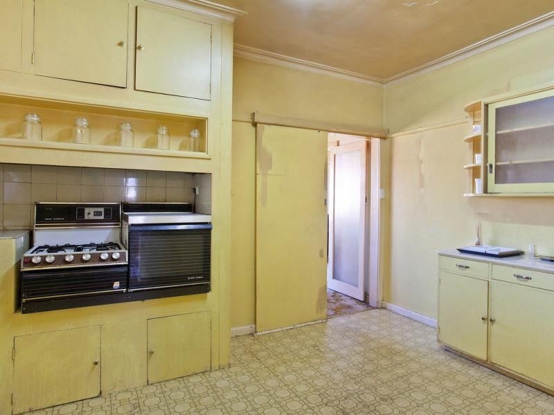 16 Bournian Avenue, Strathmore VIC 3041