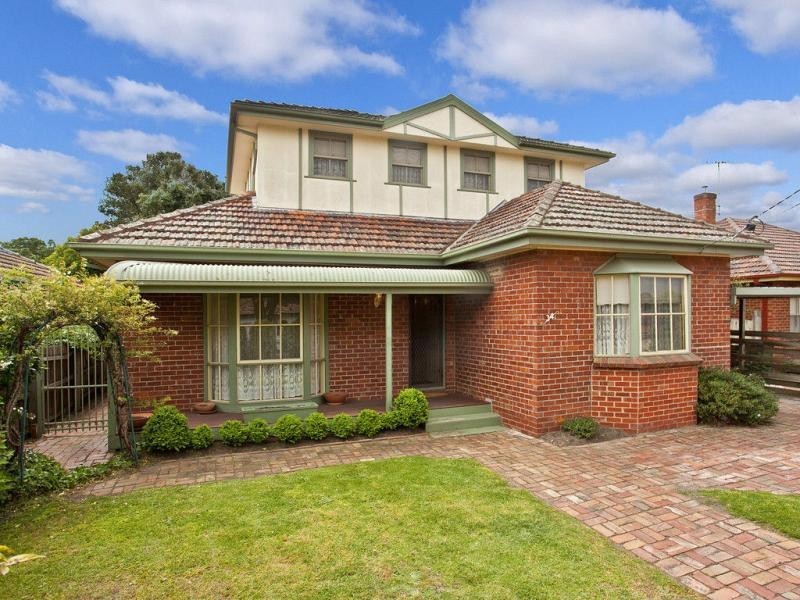 34 Henshall Road, Strathmore VIC 3041