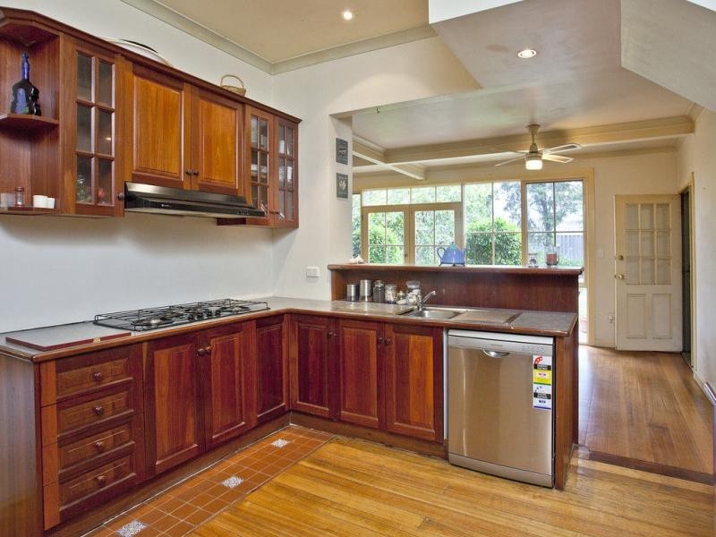 34 Henshall Road, Strathmore VIC 3041