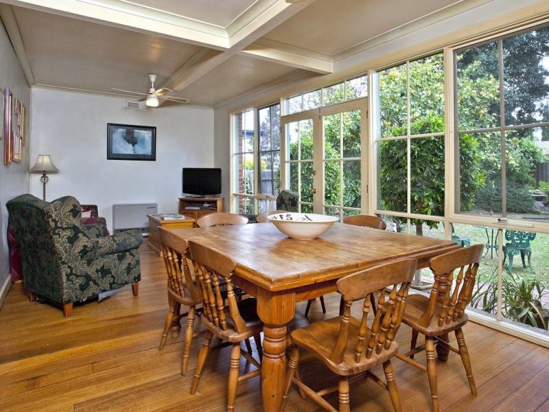 34 Henshall Road, Strathmore VIC 3041