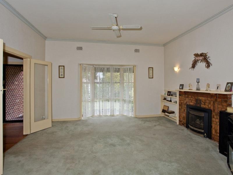 34 Henshall Road, Strathmore VIC 3041