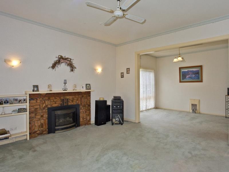 34 Henshall Road, Strathmore VIC 3041