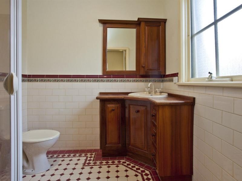 34 Henshall Road, Strathmore VIC 3041