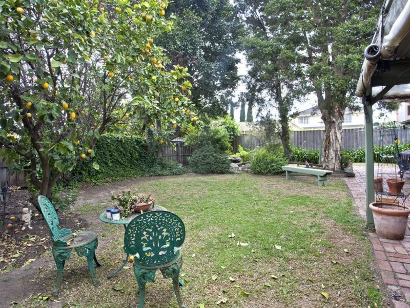 34 Henshall Road, Strathmore VIC 3041