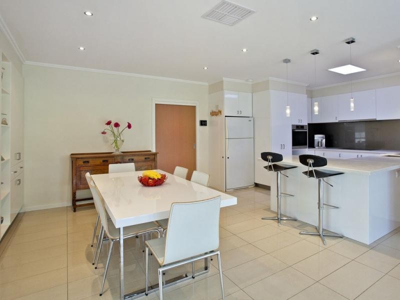 12 Holyrood Avenue, Strathmore VIC 3041