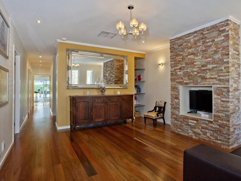 12 Holyrood Avenue, Strathmore VIC 3041