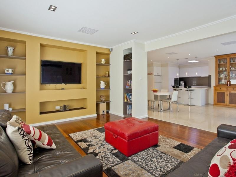 12 Holyrood Avenue, Strathmore VIC 3041