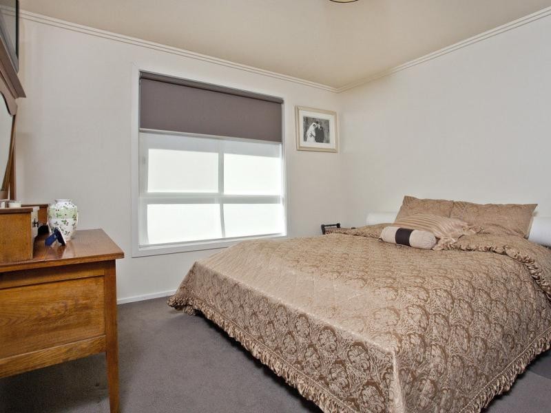 12 Holyrood Avenue, Strathmore VIC 3041