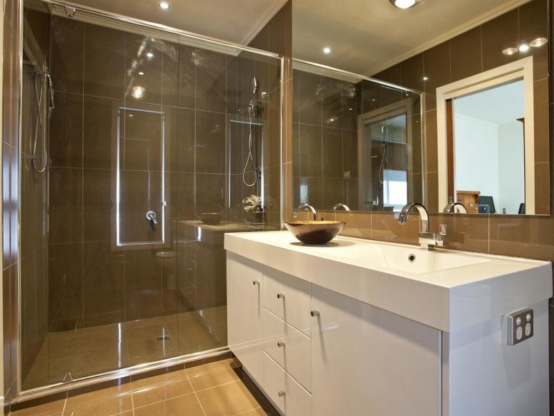 12 Holyrood Avenue, Strathmore VIC 3041