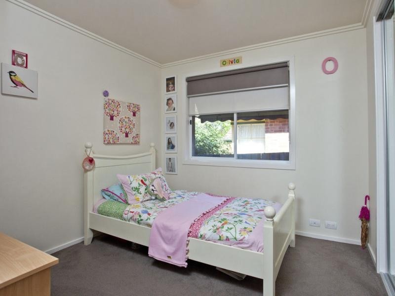 12 Holyrood Avenue, Strathmore VIC 3041