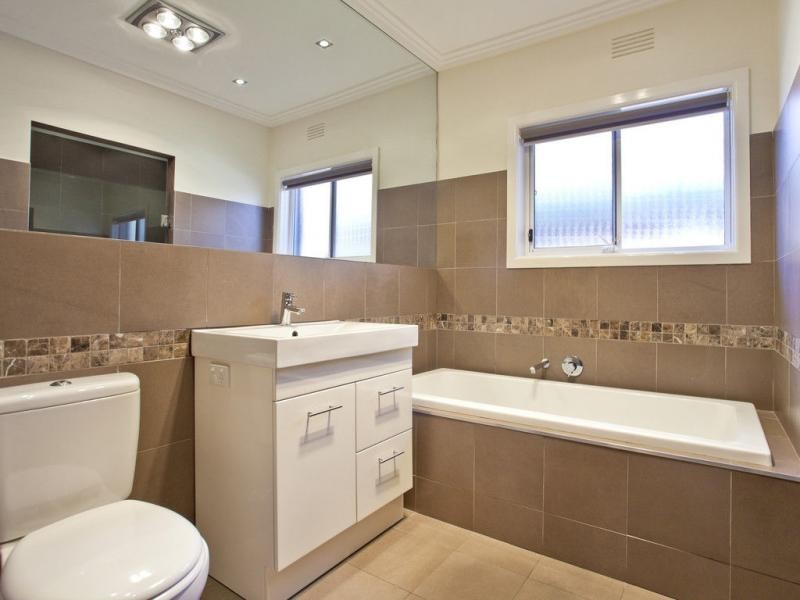 12 Holyrood Avenue, Strathmore VIC 3041