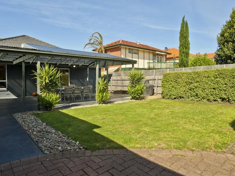 12 Holyrood Avenue, Strathmore VIC 3041