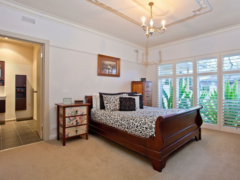 23 MAGDALA Avenue, Strathmore VIC 3041