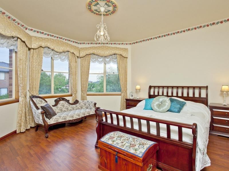 24 Botanic Drive, Hillside VIC 3037