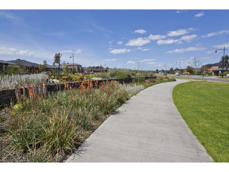 16 Wisteria Avenue, Craigieburn VIC 3064