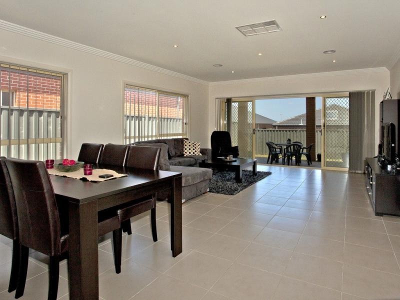 18 Wisteria Avenue, Craigieburn VIC 3064