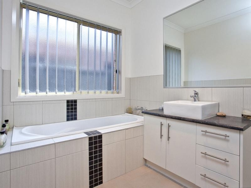 18 Wisteria Avenue, Craigieburn VIC 3064