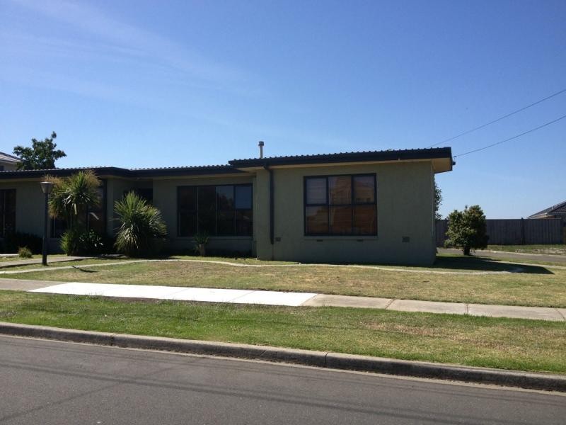 52 Noga Avenue, Keilor East VIC 3033