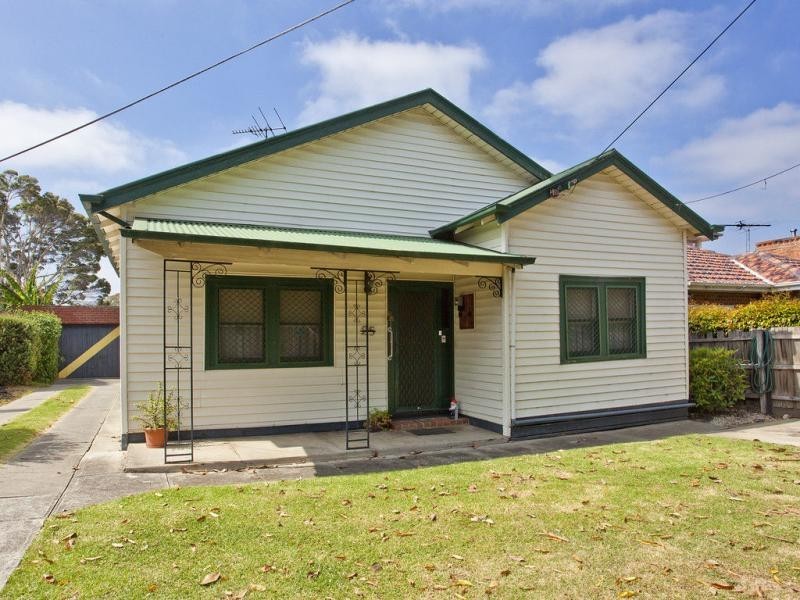 25 Holyrood Avenue, Strathmore VIC 3041