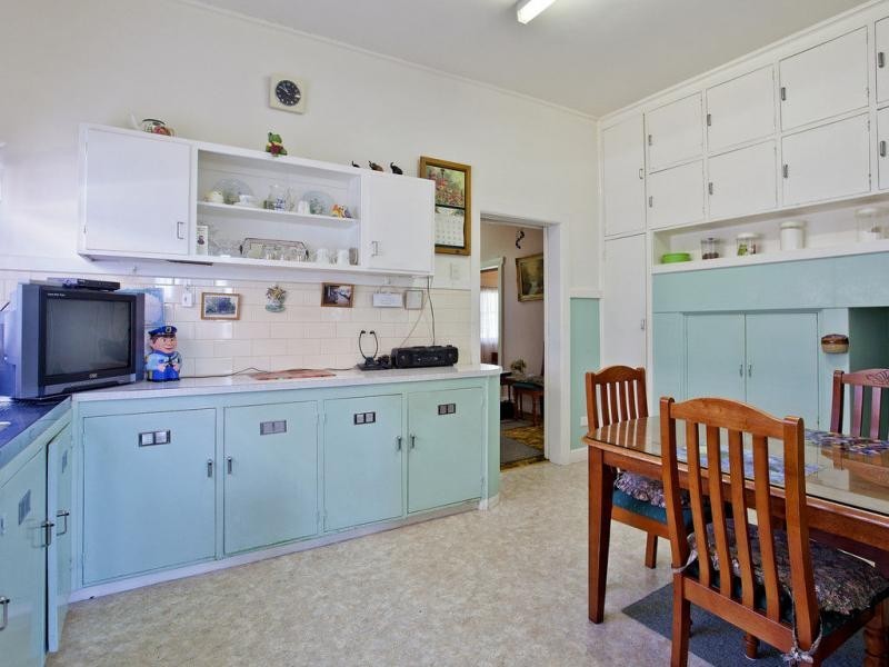 25 Holyrood Avenue, Strathmore VIC 3041