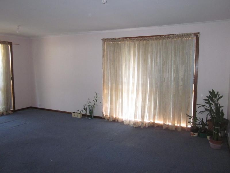 2/11 Elgata Close, Meadow Heights VIC 3048