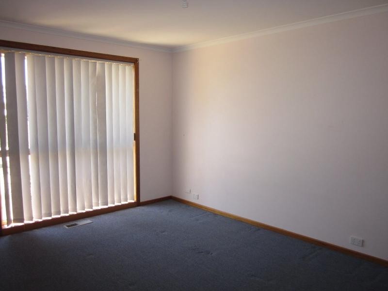 2/11 Elgata Close, Meadow Heights VIC 3048