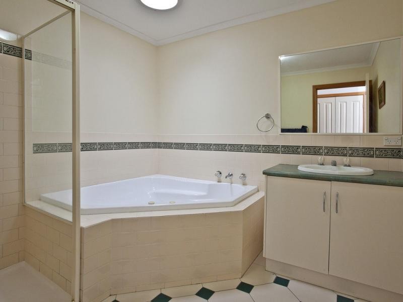 1/160 Lebanon Street, Strathmore VIC 3041