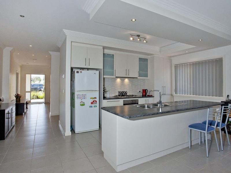 18 Wisteria Avenue, Craigieburn VIC 3064