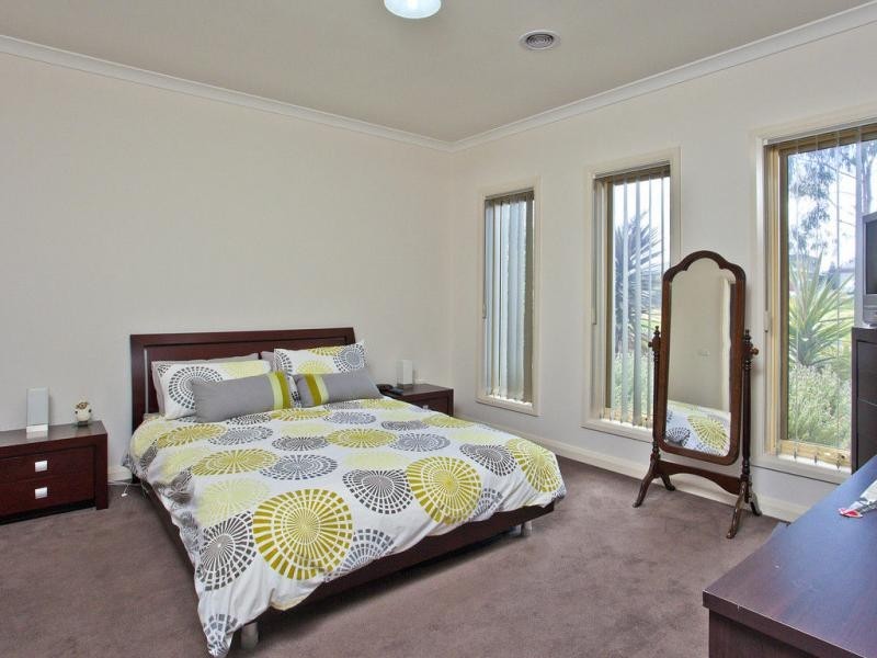 18 Wisteria Avenue, Craigieburn VIC 3064