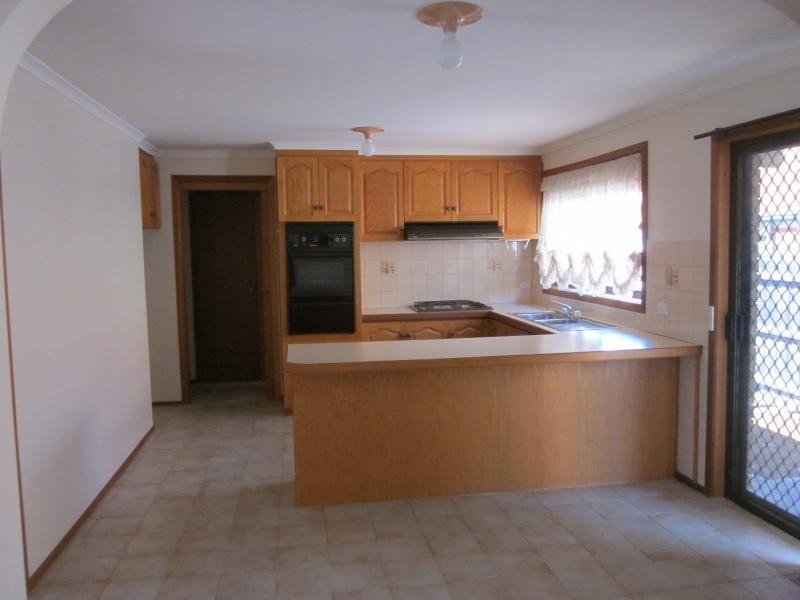 2/4 Cameron Road, Essendon VIC 3040