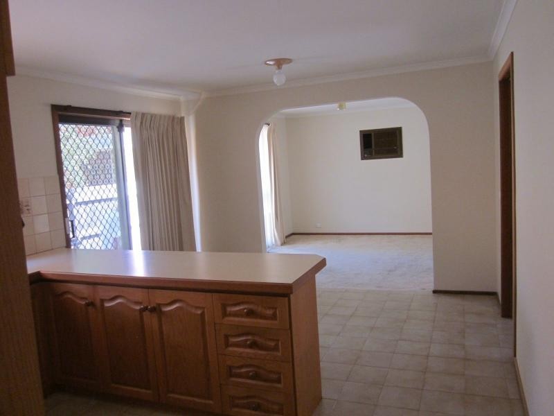 2/4 Cameron Road, Essendon VIC 3040