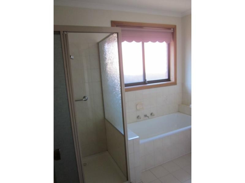 2/4 Cameron Road, Essendon VIC 3040