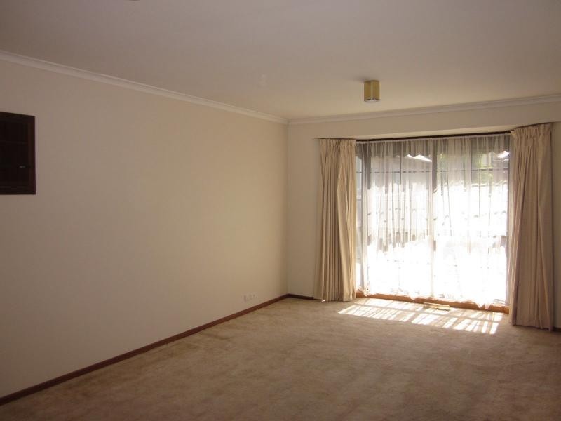 2/4 Cameron Road, Essendon VIC 3040