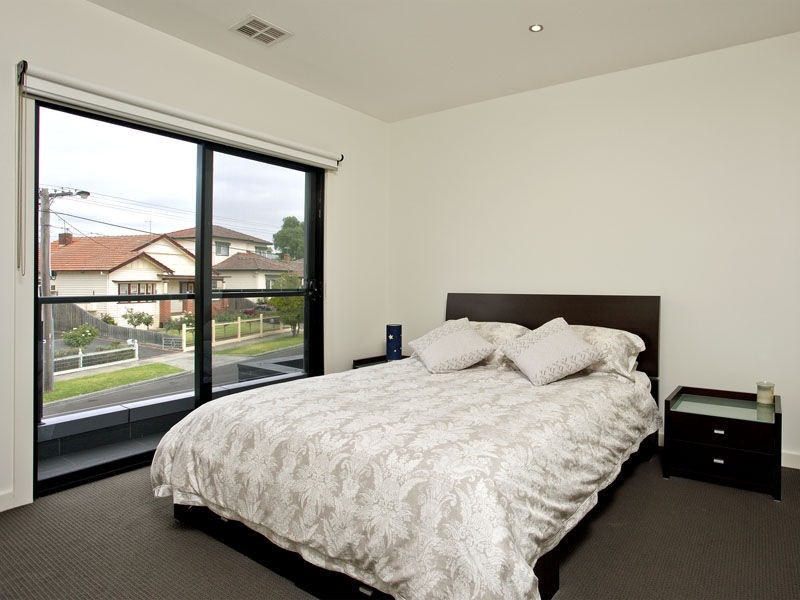 2 Orange Grove, Essendon North VIC 3041