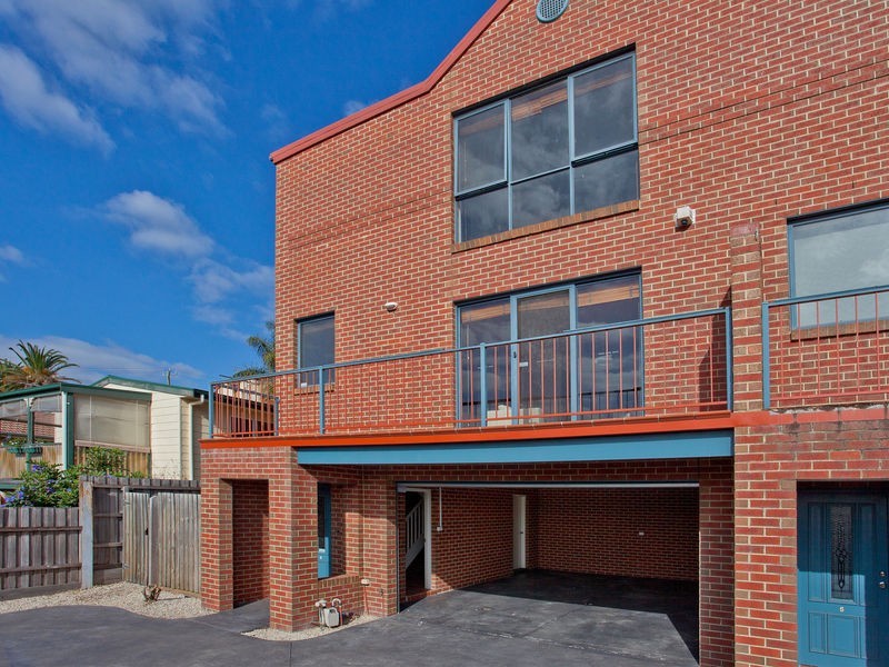 6/2 Kendall Street, Essendon VIC 3040