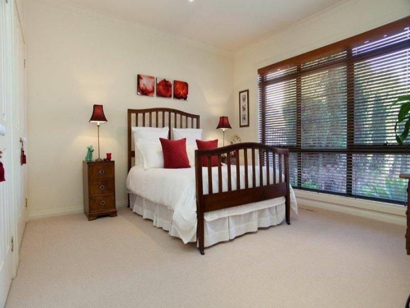 2/82 Vida Street, Essendon VIC 3040