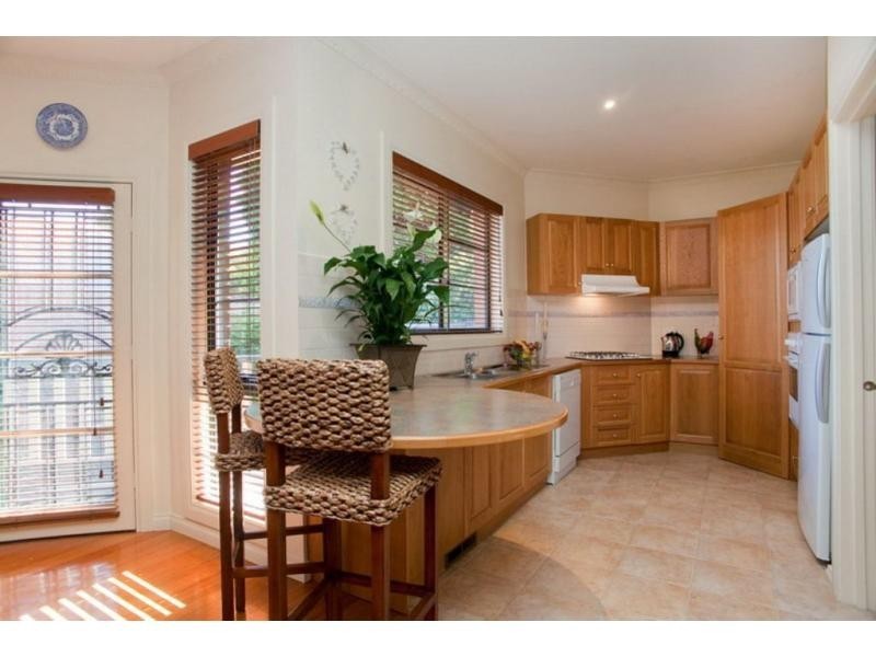 2/82 Vida Street, Aberfeldie VIC 3040
