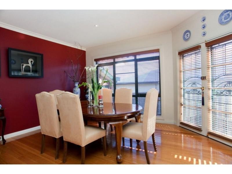 2/82 Vida Street, Aberfeldie VIC 3040