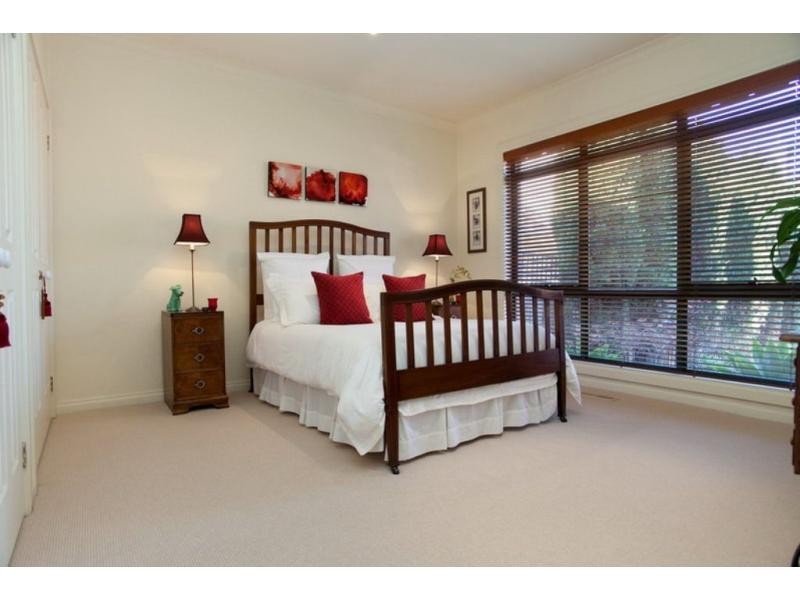 2/82 Vida Street, Aberfeldie VIC 3040