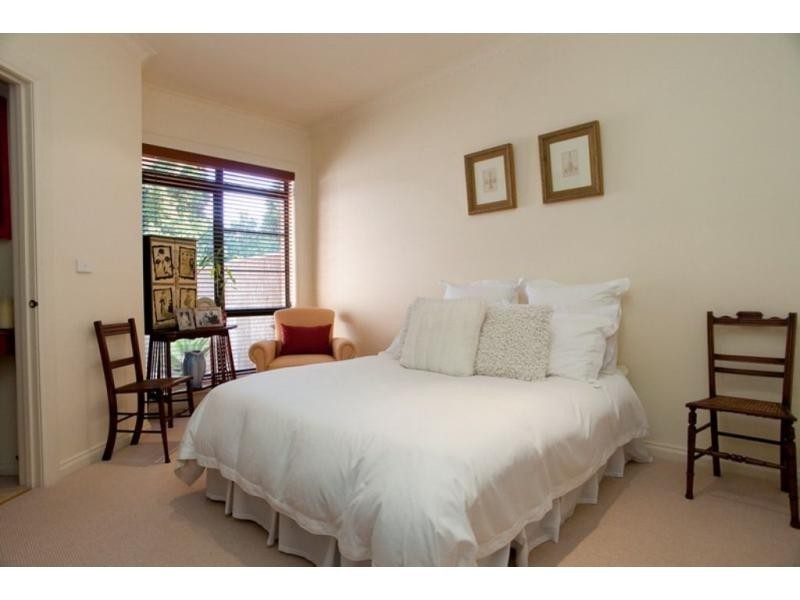 2/82 Vida Street, Aberfeldie VIC 3040