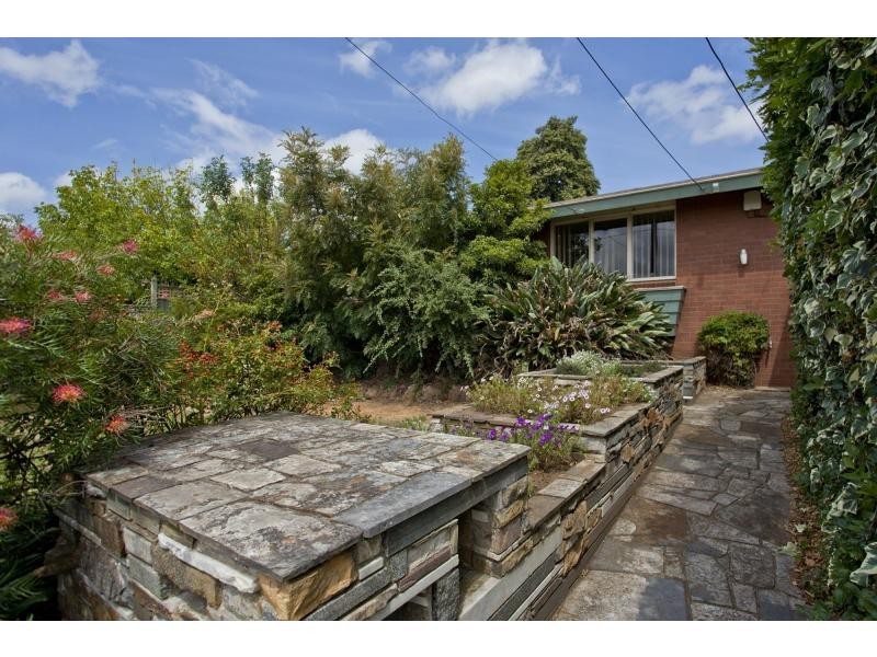 1 Willonga Street, Strathmore VIC 3041