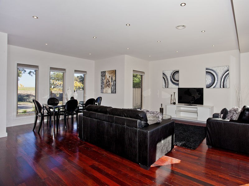 1/132 Lebanon Street, Strathmore VIC 3041