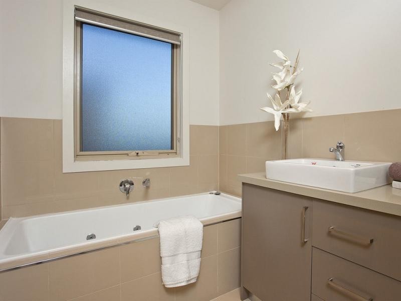 1/132 Lebanon Street, Strathmore VIC 3041