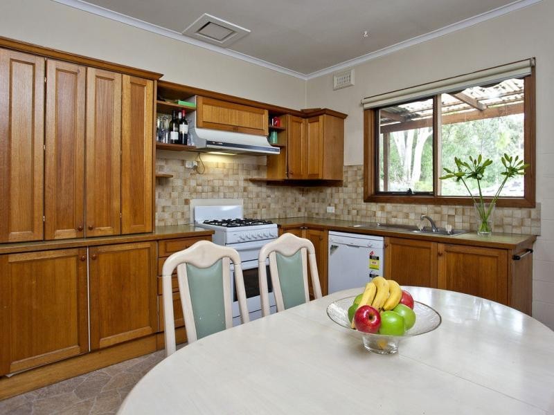 76 Willonga Street, Strathmore VIC 3041