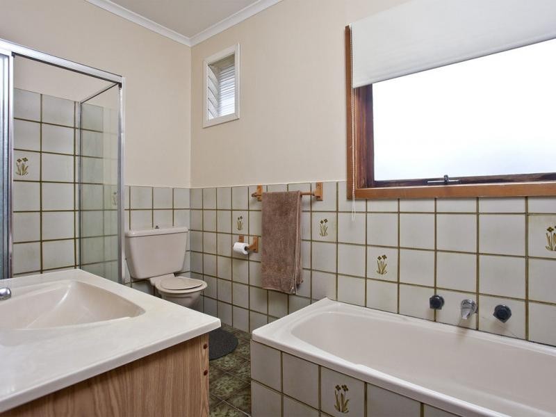 76 Willonga Street, Strathmore VIC 3041