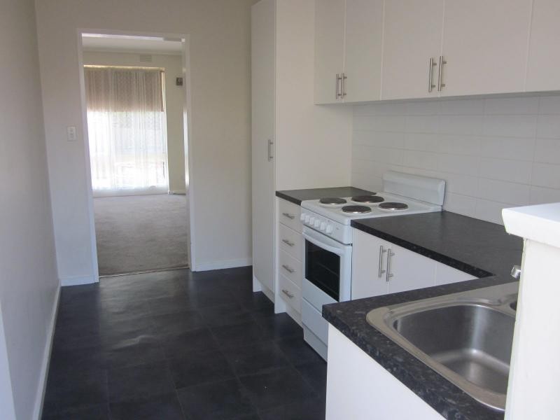 2/45 Balmoral Avenue, Strathmore VIC 3041