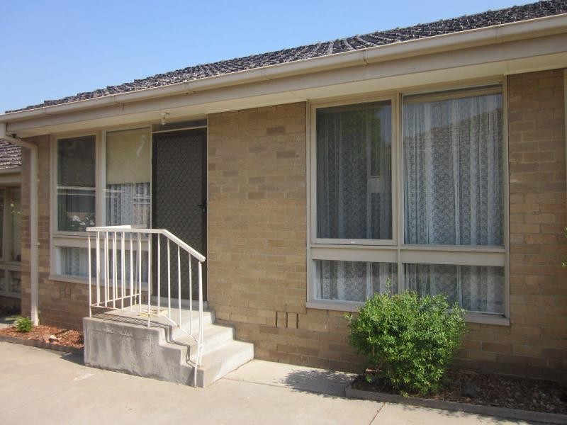 2/45 Balmoral Avenue, Strathmore VIC 3041