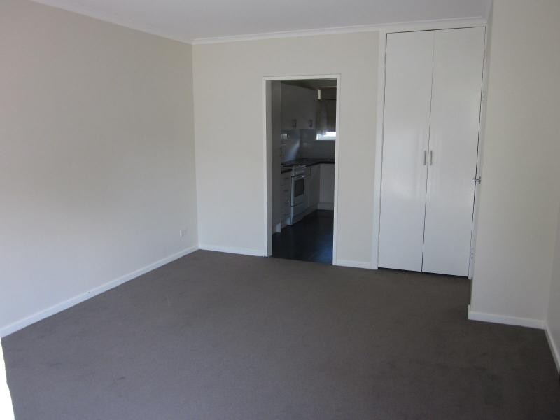 2/45 Balmoral Avenue, Strathmore VIC 3041