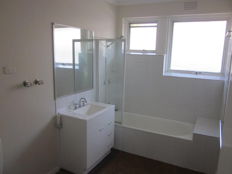 2/45 Balmoral Avenue, Strathmore VIC 3041