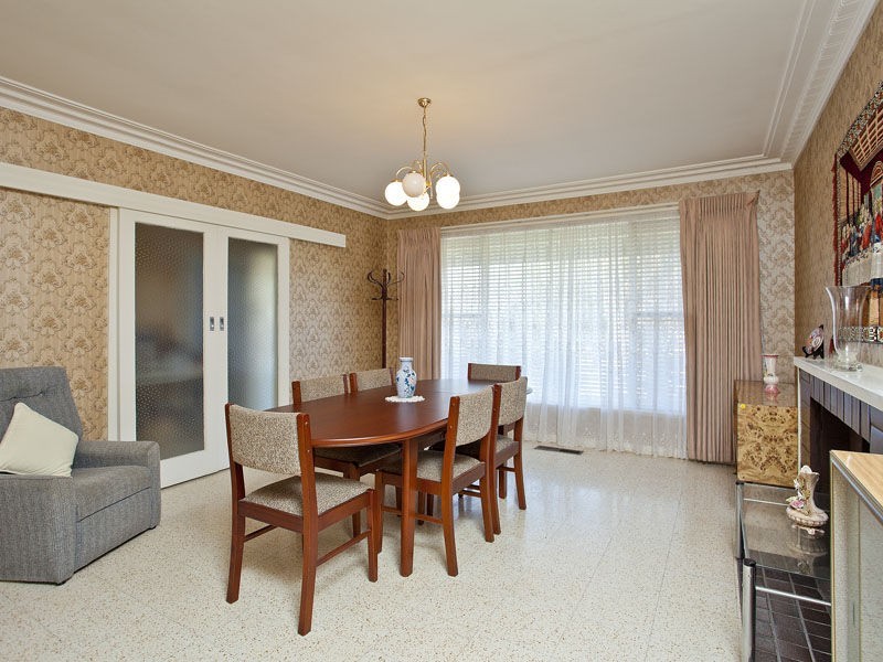 8 Hilbert Road, Airport West VIC 3042